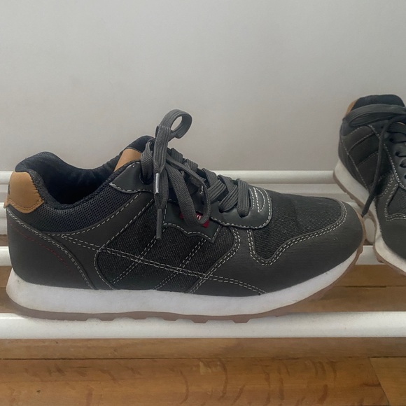 Levi’s Gray Denim Sneakers - Picture 2 of 6